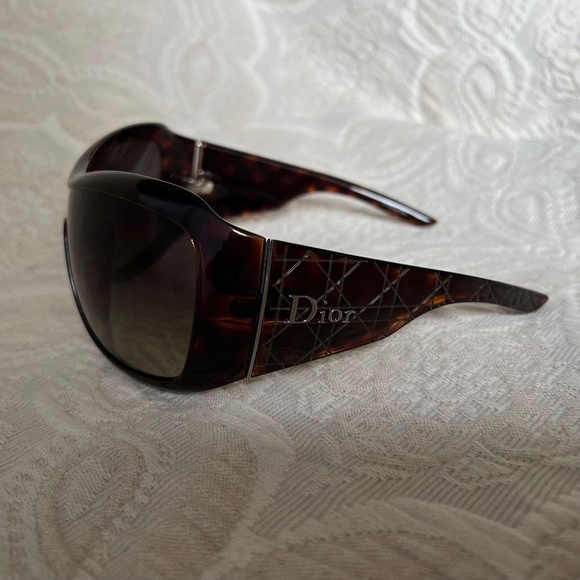Christian Dior Brown Tortoiseshell Cannage 1 Sunglasses   Flawless! - Picture 9 of 13
